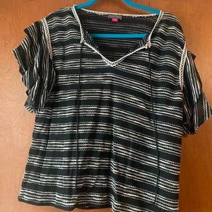 Vince Camuto black top